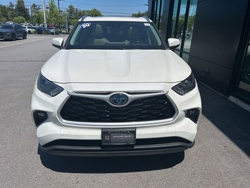 Used 2020 Toyota Highlander XLE AWD/4WD image 2
