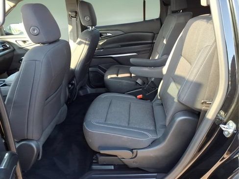 Used 2024 Chevrolet Traverse LT w/ Trailering Package FWD image 12