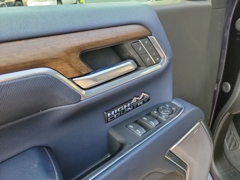 Used 2022 Chevrolet Silverado 1500 High Country w/ High Country Premium Package AWD/4WD image 25