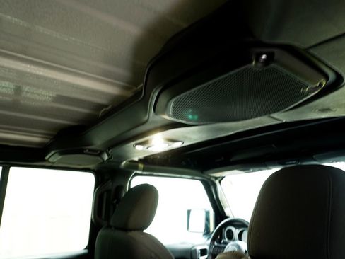 Used 2023 Jeep Wrangler Willys image 15