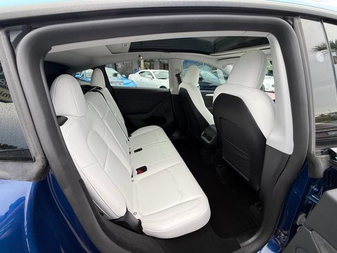 Used 2024 Tesla Model Y Long Range AWD/4WD image 31