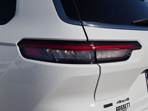 Used 2023 Jeep Grand Cherokee L Limited image 8