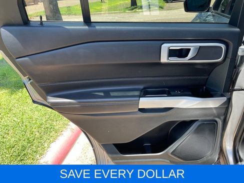 Used 2024 Ford Explorer XLT RWD image 13