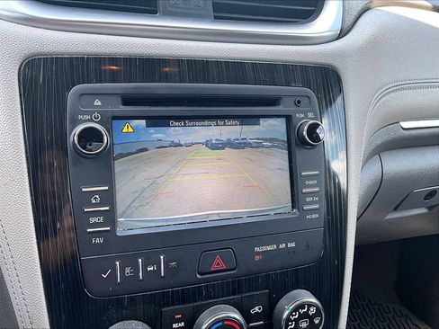 Used 2016 Chevrolet Traverse LT w/ Style and Technology Package FWD image 17