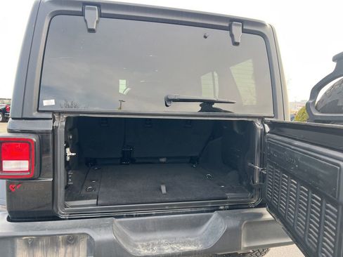 Used 2024 Jeep Wrangler Sport S image 7