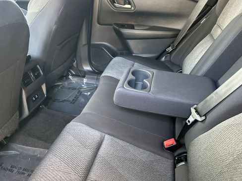 Used 2024 Nissan Rogue SV FWD image 5