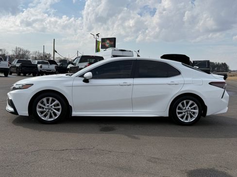 Used 2024 Toyota Camry SE image 5