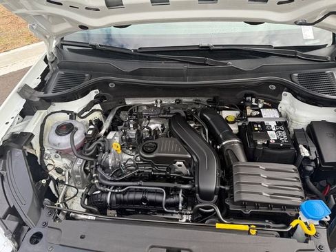 Used 2024 Volkswagen Taos SE image 12