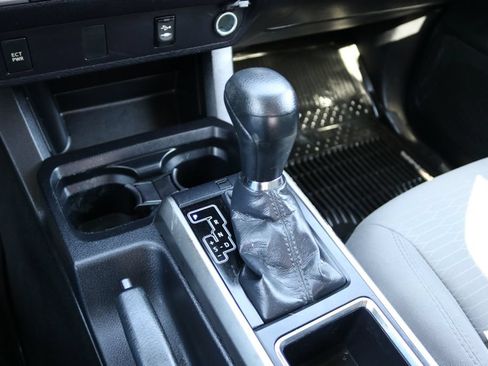 Used 2016 Toyota Tacoma SR5 w/ SR5 Appearance Package (SN) RWD image 22