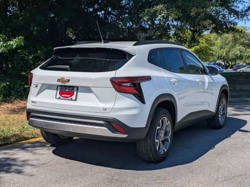 New 2026 Chevrolet Trax LT w/ Sunroof Package FWD image 2