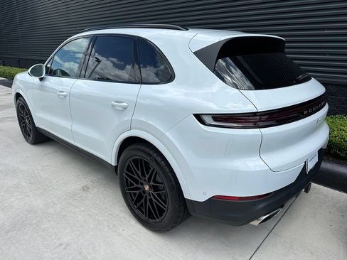 Certified 2026 Porsche Cayenne AWD/4WD image 3