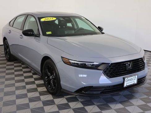 Used 2025 Honda Accord SE image 1