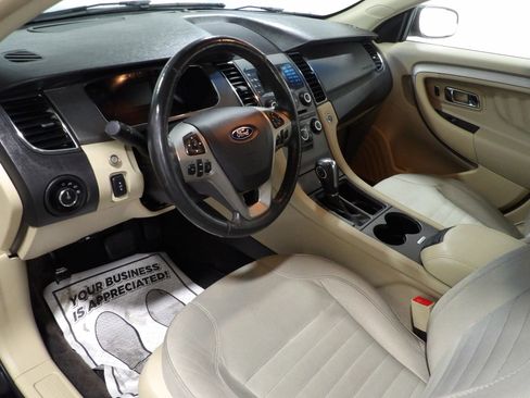 Used 2017 Ford Taurus SE image 9