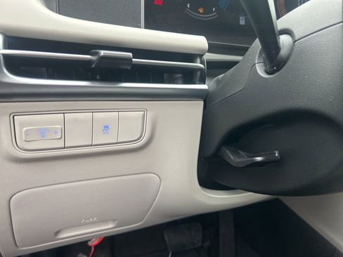 Used 2025 Hyundai Tucson SE image 16