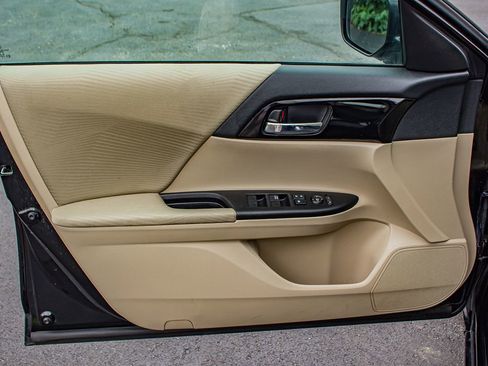 Used 2016 Honda Accord LX image 13
