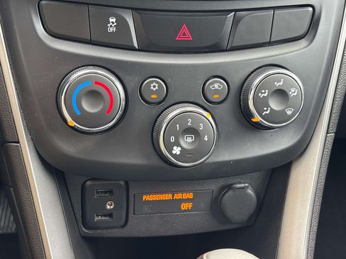 Used 2017 Chevrolet Trax LT AWD/4WD image 26