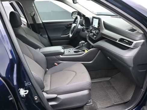 Used 2024 Toyota Highlander LE image 31