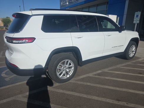 Used 2024 Jeep Grand Cherokee L Laredo AWD/4WD image 4