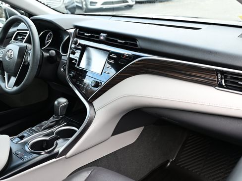 Used 2018 Toyota Camry XLE image 35