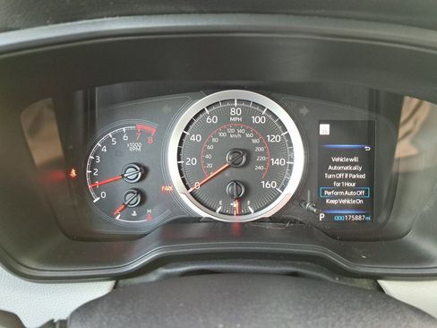 Used 2022 Toyota Corolla Cross LE image 11