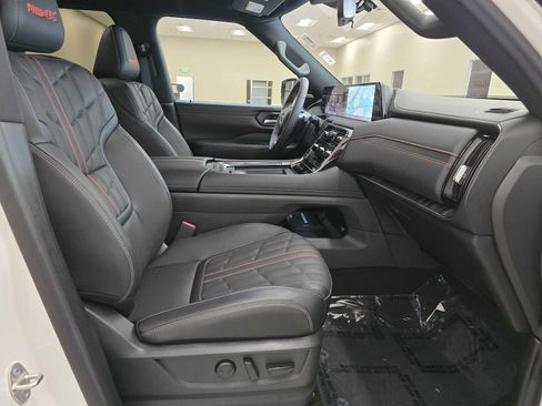 Used 2025 Nissan Armada PRO-4X AWD/4WD image 28