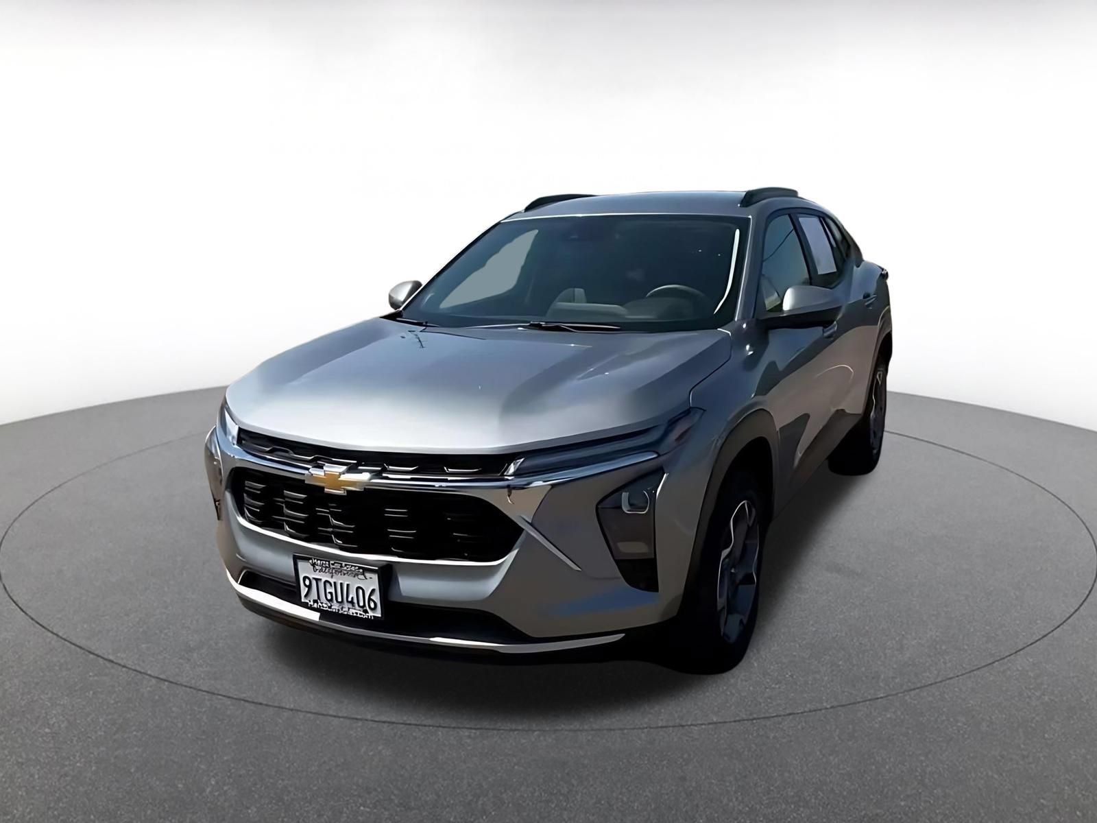 Used 2025 Chevrolet Trax LT FWD image 6
