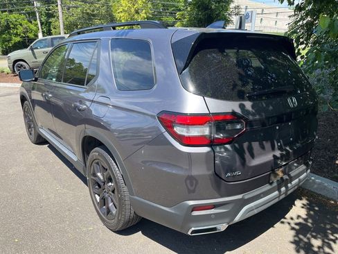 Used 2025 Honda Pilot Touring image 2