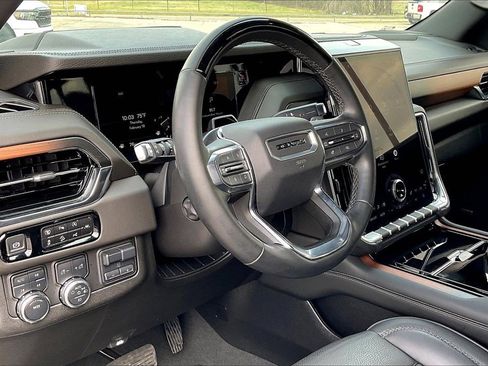 Used 2025 GMC Yukon XL Denali w/ Denali Reserve Package image 14