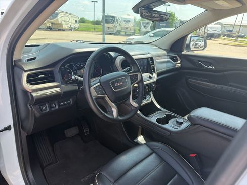 Used 2023 GMC Acadia Denali w/ Denali Technology Package image 9