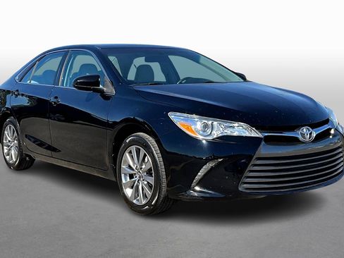 Used 2017 Toyota Camry LE image 10