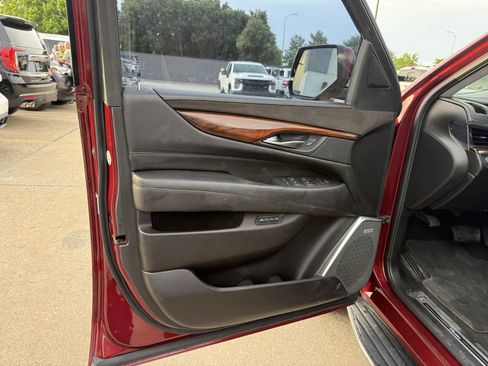 Used 2017 Cadillac Escalade Luxury RWD image 8