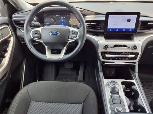 Used 2024 Ford Explorer XLT AWD/4WD image 6