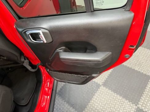 Used 2022 Jeep Gladiator Rubicon w/ LED Lighting Group AWD/4WD image 38