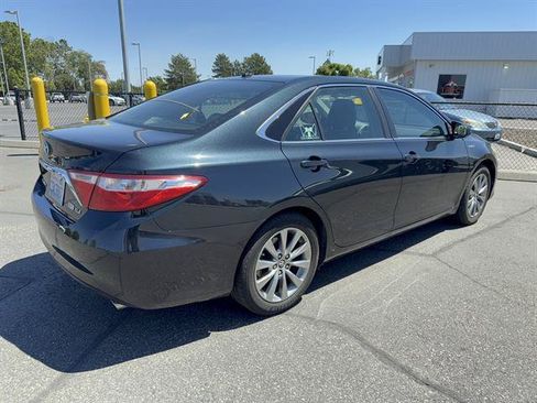 Used 2015 Toyota Camry XLE w/ Moonroof Package FWD image 2