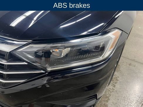 Used 2019 Volkswagen Jetta SEL w/ Cold Weather Package FWD image 12