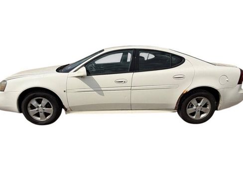 Used 2008 Pontiac Grand Prix w/ Preferred Package FWD image 2