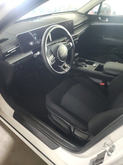 Used 2025 Kia K5 LXS FWD image 6