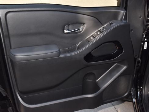 Used 2023 Nissan Frontier SV w/ Midnight Edition Package RWD image 33