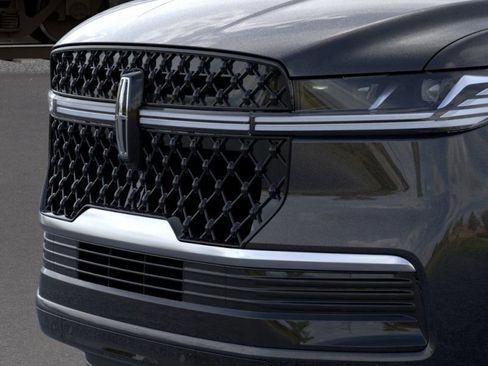 New 2026 Lincoln Navigator Reserve AWD/4WD image 17