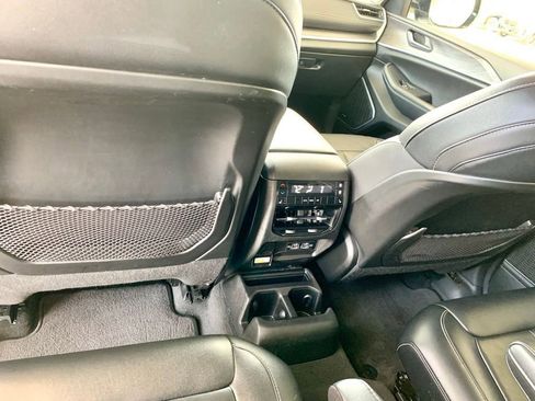 Used 2022 Jeep Grand Cherokee L Limited AWD/4WD image 22