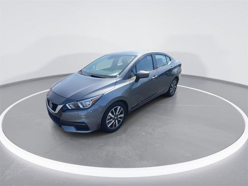 Used 2022 Nissan Versa SV image 4