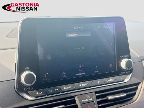 Used 2025 Nissan Altima 2.5 SV FWD image 18