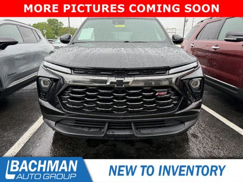 Used 2024 Chevrolet TrailBlazer RS w/ Convenience Package AWD/4WD image 3