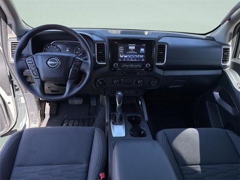 Used 2024 Nissan Frontier SV image 19