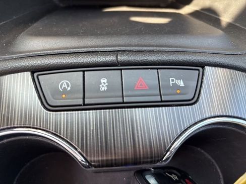 Used 2023 GMC Acadia SLT image 28