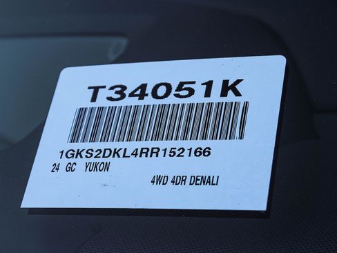 Used 2024 GMC Yukon Denali w/ Advanced Technology Package AWD/4WD image 29