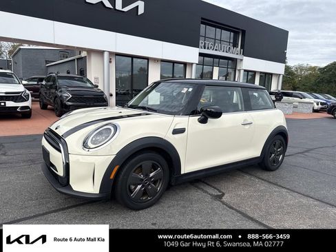 Used 2022 MINI Cooper 2-Door Hardtop image 1