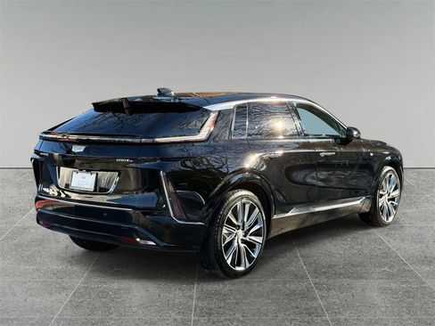 Used 2024 Cadillac Lyriq Luxury w/ LPO, Floor Liner Package image 10