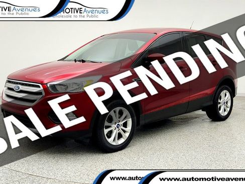 Used 2019 Ford Escape SE image 1