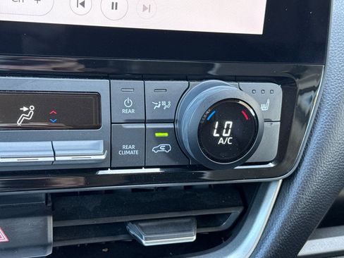 Certified 2025 Toyota Grand Highlander FWD image 32